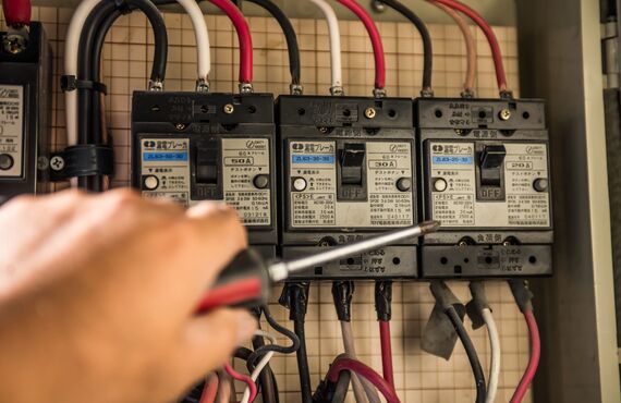 東大阪で電気工事を請け負っている業者は正社員の募集を行っております